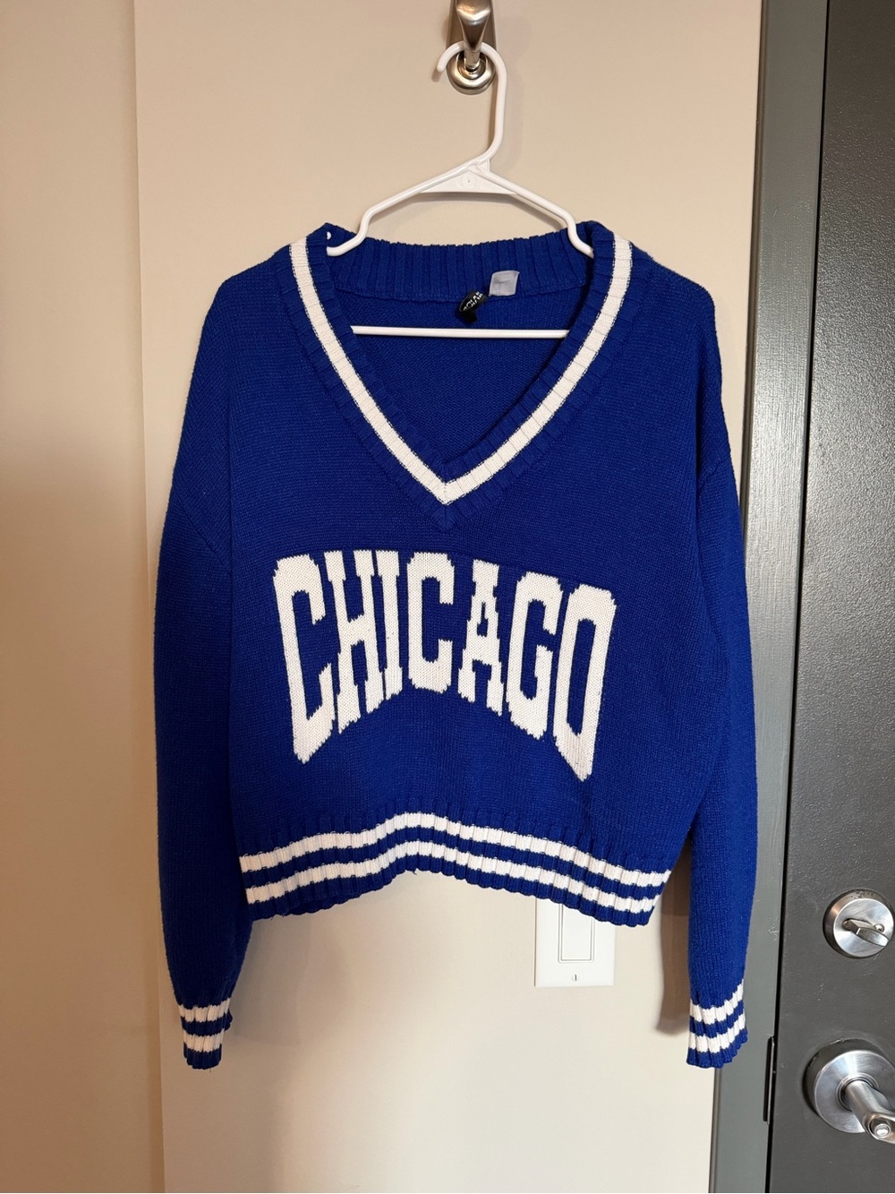 H&M Blue and White V-Neck Sweater "CHICAGO"